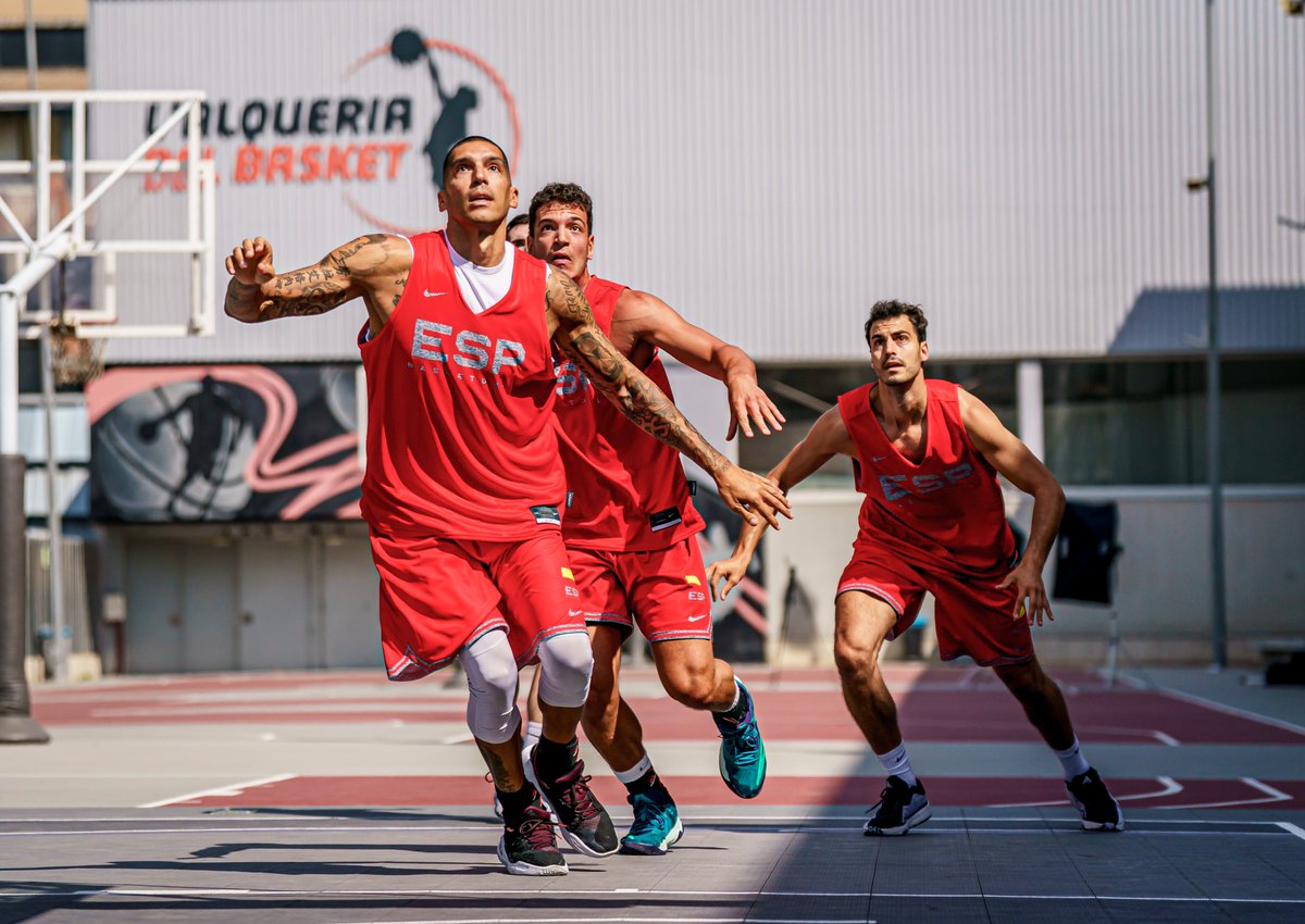 L'Alqueria acoge estos días a la #SelFEM3x3 y #SelMAS3x3 🇪🇸 en su preparación al Preolímpico 💪 Desde Valencia con el objetivo en el preolímpico @FIBA3x3 de Debrecen ✈️ ¡¡VAMOOSS!! 🔥 📷 @BaloncestoESP