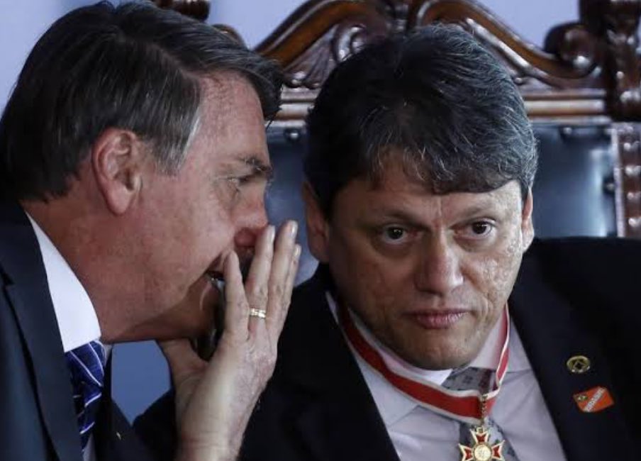 ⚠️🚨 QUAEST:Se Bolsonaro escolhesse Tarcísio para ser candidato contra Lula, você votaria em quem?

🚩Lula (PT): 46%
🔰Tarcísio (REP): 40%
⚪️Votaria em branco/nulo/se absteria: 8%
❓Não sabe/não respondeu: 8%

▶️Entre o eleitorado que conhece Tarcísio:
🔰Tarcísio: 50%
🚩Lula: 41%