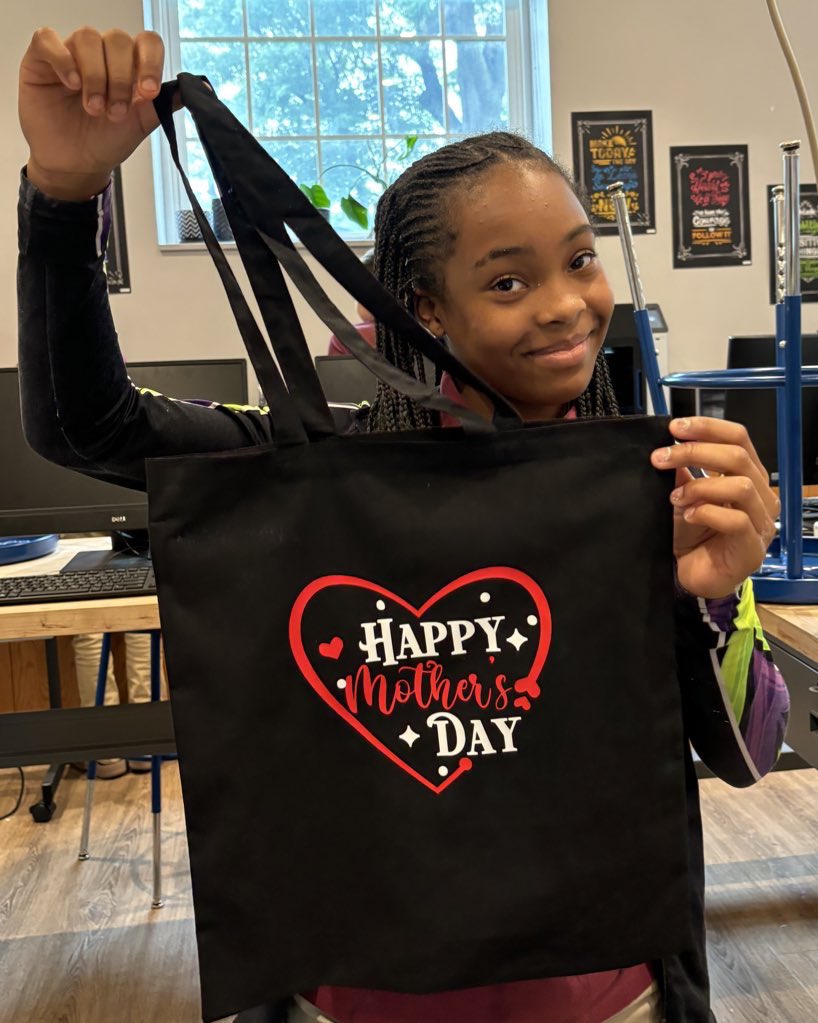 #LatePost #JAReaders made #MothersDay t-shirts and totebags in the #TrojanLMCMakerspace last Friday. Thank you to all who funded our @DonorsChoose grant!💫💕💫 @dcpublicschools