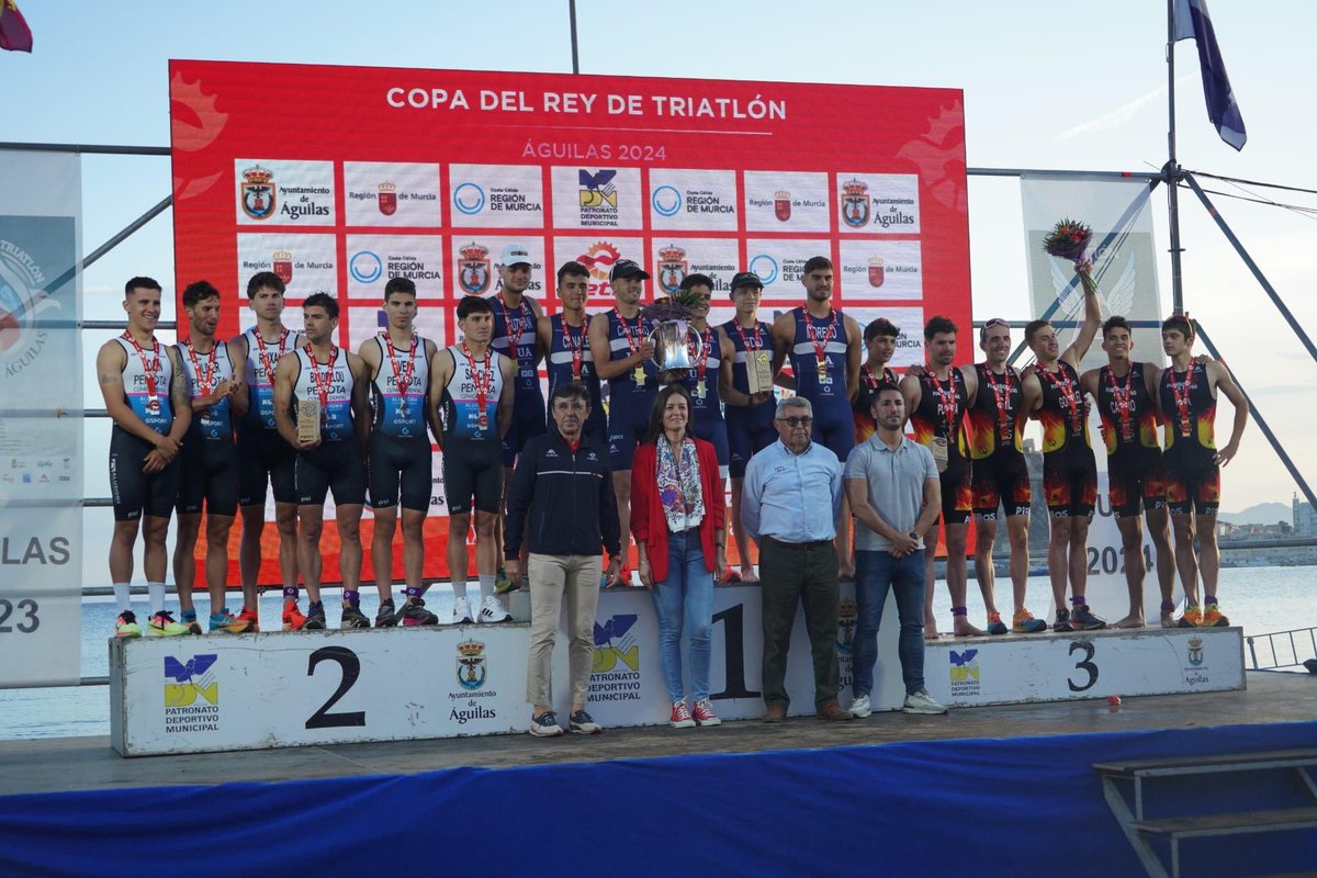 ¡Enhorabuena, campeones! 👏 El equipo de #triatlón de la Universidad de Alicante se impone en la Copa del Rey y en el Campeonato de España de Relevos. Más info en s.ua.es/es/MOFf @UAtriatlon