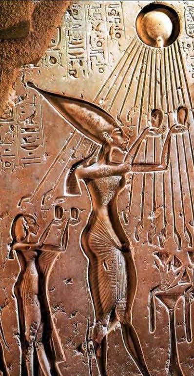 Gosto de acreditar que Akhenaton era um alien.