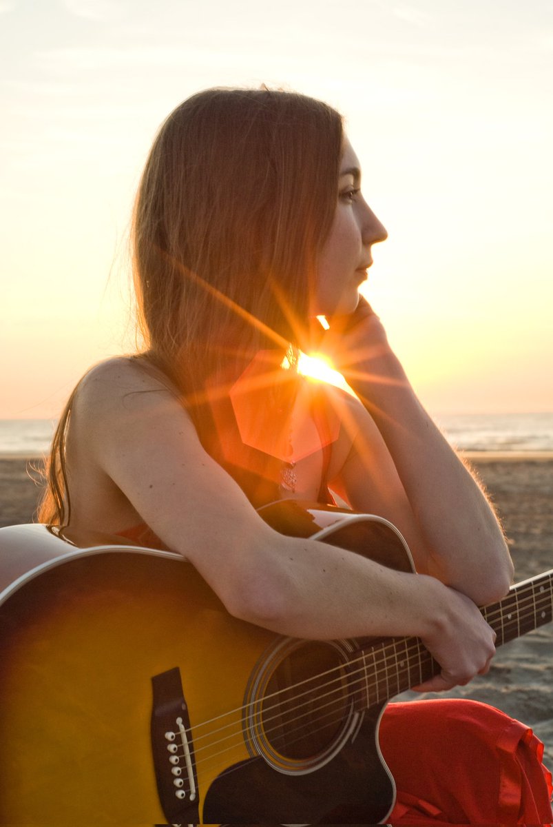 Fab folks! Vrijdagavond 21 juni speel ik op de 42e editie van Festival Sunsation. ☀️🎸🎶 Kom langs en vier de zomerzonnewende mee. Showtime: 20.45 / 8.45 pm
Meer info en volledig programma 21 &amp; 22 juni: festivalsunsation.nl 

<a href="/poeziefestival/">Festival Sunsation</a> #fabianadammers