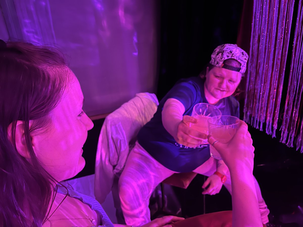 We're still thinking about the fantastic experience we had at @frozentheatre The Bar at the Edge of Time 🎭🍸 The show was multi-sensory and so amazing, and to top it off we were even served cocktails yum!
