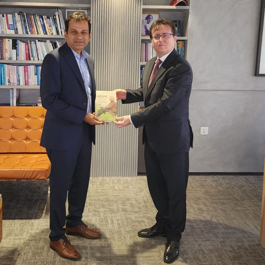 A pleasure to meet HE Ramis Şen @TC_DakkaBE Ambassador of the Republic of Turkey. We discussed a wide range of topics, from the need for community healthcare, to supporting the Rohingya, to @BRACUniversity collaborating w/Turkish universities. Looking forward to working together.