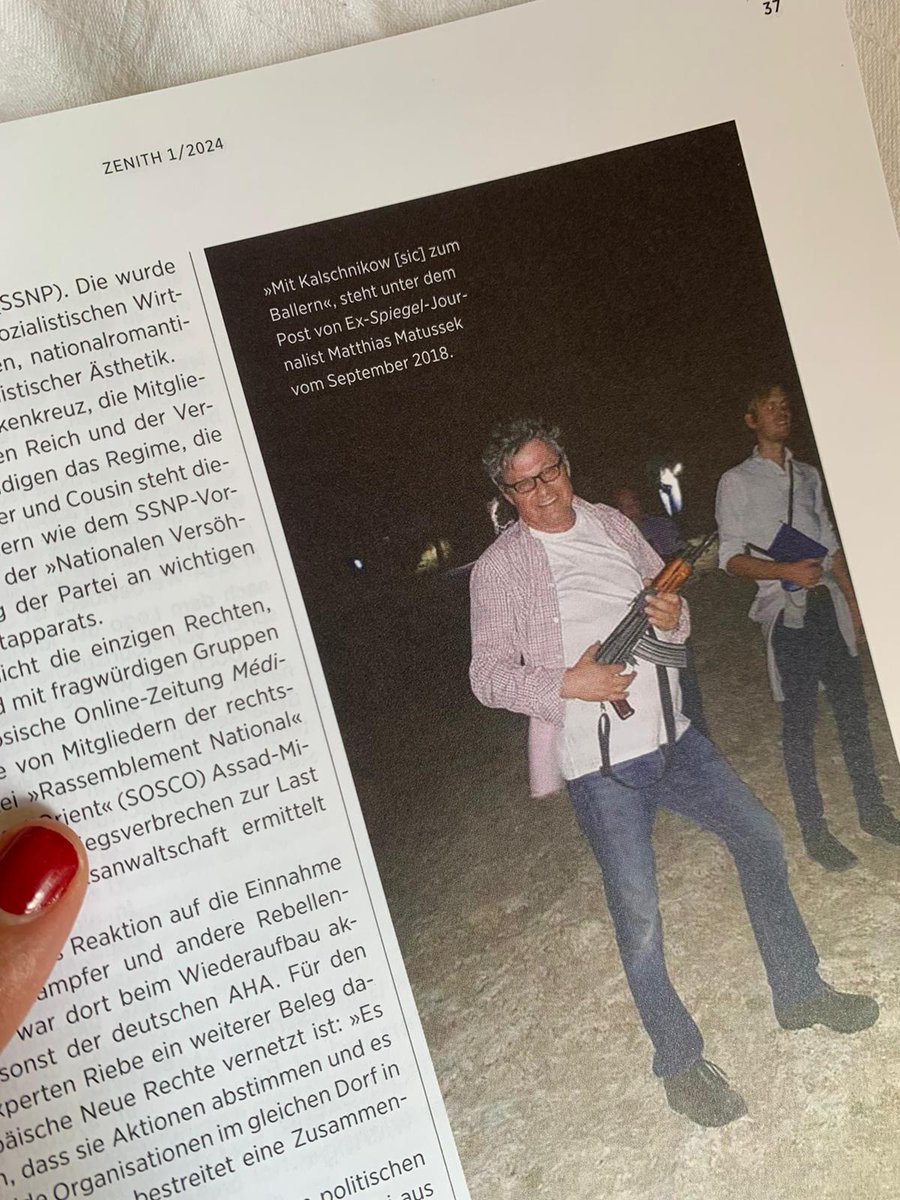 LGenzken's tweet photo. Was will der rechte Rand in Syrien? Damit habe ich mich für @zenith_online auseinandergesetzt. Wer wissen will, warum Identitäre und AfDler in Lederhosen durch Damaskus schlendern und Assad-Propaganda verbreiten und warum Mattusek mit  Kalaschnikow post, hole sich das neue Heft! https://t.co/Uvc3kWjaij