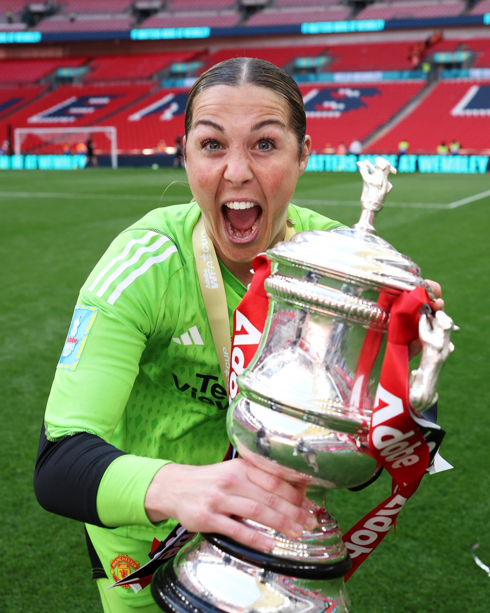 🏴󠁧󠁢󠁥󠁮󠁧󠁿 Mary Earps and Manchester United win their first-ever FA cup title 🏆🤩