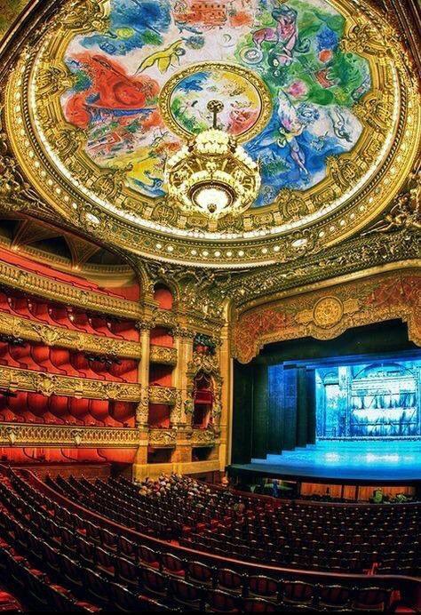 Une soirée à l'Opéra Garnier...et le plafond de Chagall. Un joyau de #Paris. #musique #opera #tourisme #tourism #Paris paris-visites-guidees.com