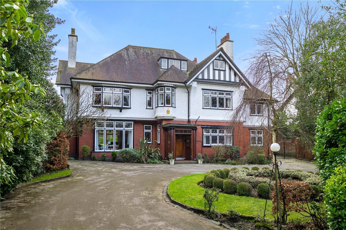 #Ormskirk Sitting within expansive south facing rear gardens, Rydall Mount is a wonderful #periodhome with accommodation over three floors and wonderful #periodfeatures. New to the market with #JacksonStops with a guide price of £1,600,000. jackson-stops.co.uk/properties/191…