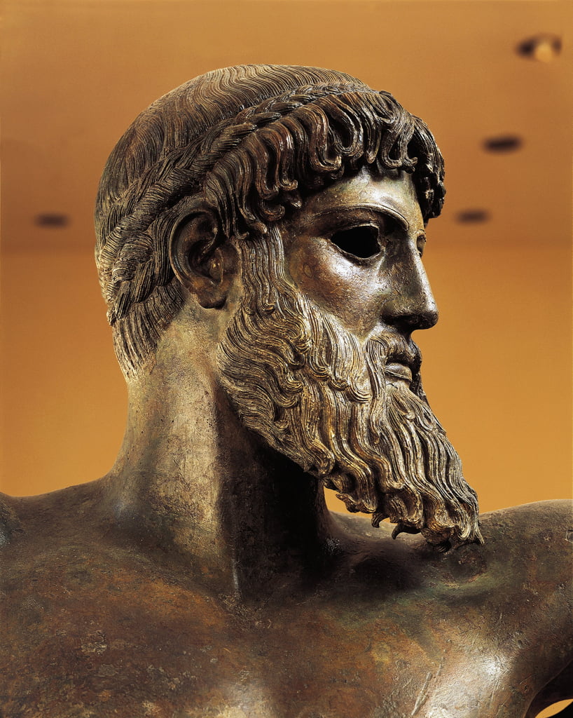 How to sculpt metal like a Greek- The creation of an ancient Greek bronze a 🧵 1. Design- Clay, composed of hydrated aluminum silicates, offering malleability, allowed artists to create intricate details.