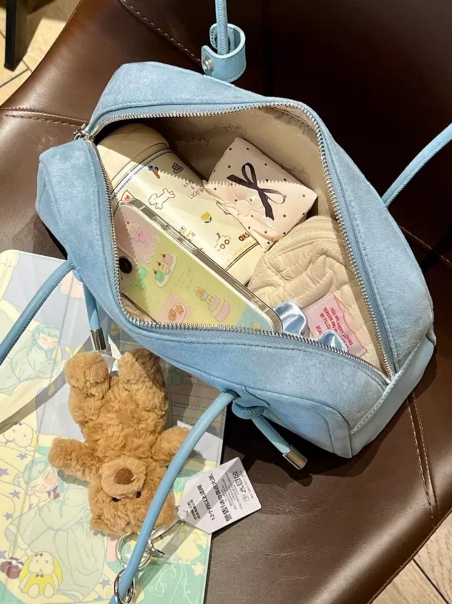 ใบนี้ตอบโจทย์คนของเยอะㅜㅜ  ทรงนี้กำลังฮิต! ใส่ของได้ครบ ขวดน้ำ ร่ม ปรับสายได้ ลด 80% เหลือแค่สองร้อยกว่าง่ะ แสนน่ารัก ૮⳿ྀི.  ̫ . ̥ᐢꛒ𓂂݂♡🥣˚ ༘