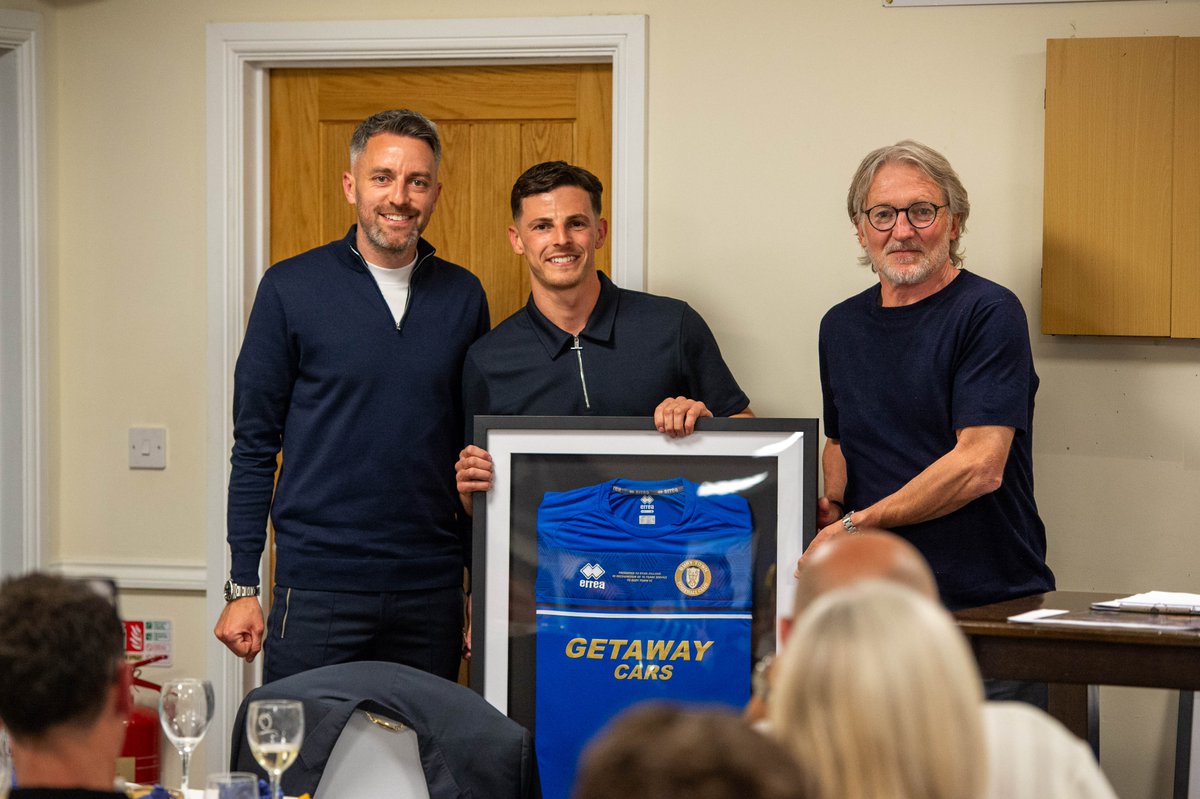 🏆𝐓𝐞𝐧 𝐘𝐞𝐚𝐫 𝐋𝐨𝐧𝐠 𝐒𝐞𝐫𝐯𝐢𝐜𝐞 𝐀𝐰𝐚𝐫𝐝 Ryan Jolland (@RyanJolland_ ) was presented with a framed 23-24 shirt for 10 years service to the club since his debut, presented by Manager Cole Skuse and Russell Osman.