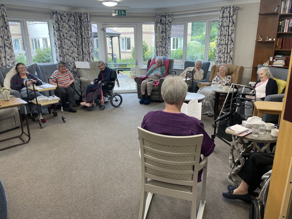 Poem time with Lynne! ⁦<a href="/AnchorLaterLife/">Anchor</a>⁩