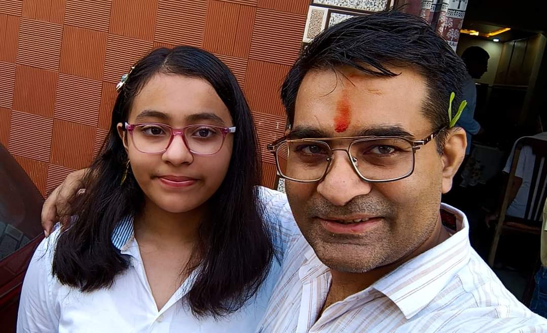 Vipul_zone's tweet image. हमारी प्यारी भतीजी अन्या गुप्ता (कोमल)  92.4%अंकों के साथ सीबीएसई बोर्ड एग्जाम ( 10th) में उत्तीर्ण हुई है।आप सभी का आशीर्वाद बना रहे। बधाई हो! #CBSEBoardExam #CBSEResult #cbseclass10 #CBSESchool