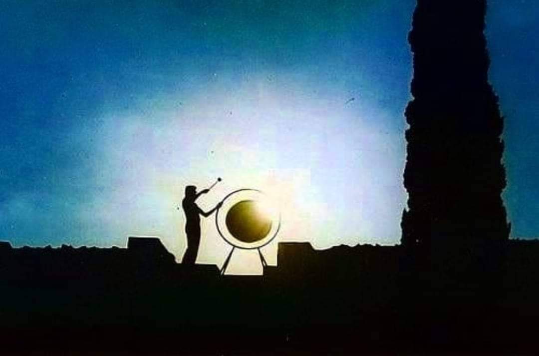 Bom Dia, Confraria... Roger Waters - 'Live at Pompeii'. #pinkfloyd #rogerwaters #liveatpompeii #bluesrock #rock #progrock #music #rockandroll #classicrock #confrariafloydstock #musica