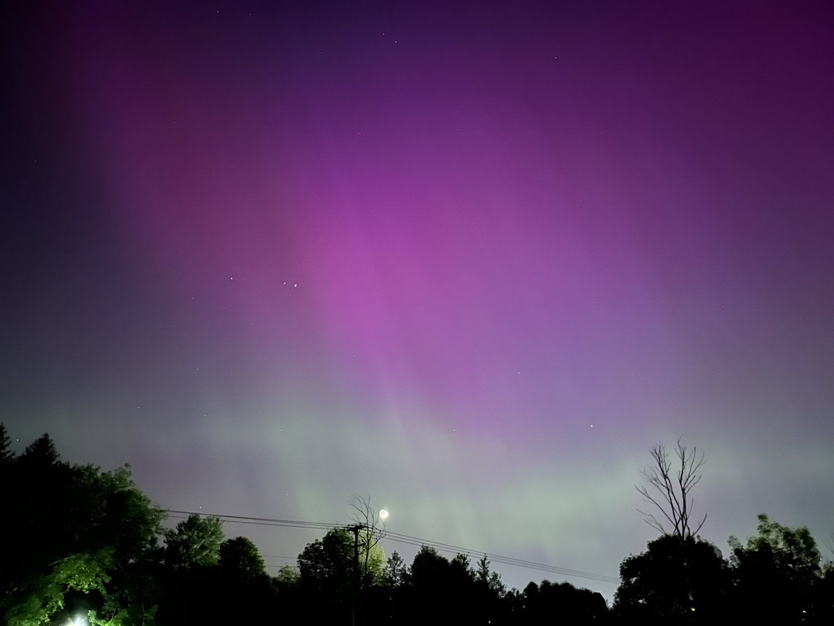 _Miss_Flowers_'s tweet photo. What a year for science in Ohio! Eclipse and Northern Lights - my science heart is so happy! https://t.co/wRzR34Kdmx