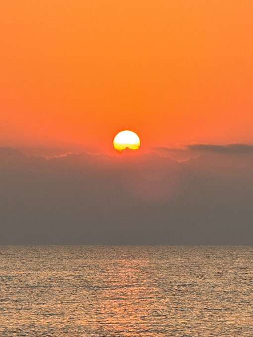Are you excited for a brand new week? Here&rsquo;s a sunrise to get you inspired: https://t.co/f204pFFVhI<a href="/tag/tgif"class="tags"><span>#tgif</span></a>