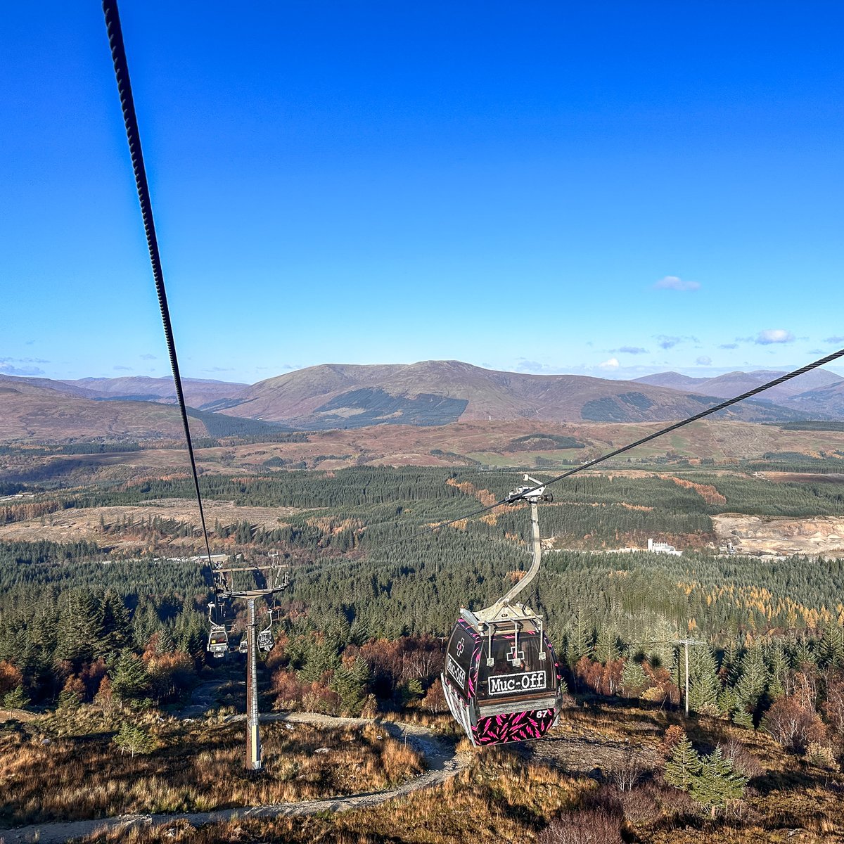 📷📷 Looking for Coffee and Cake with the Perfect View? Look No Further Than Nevis Range! 📷 #NevisRange #FortWilliam #LiveYourAdventure nevisrange.co.uk Book Your Gondola Ticket Here: nevisrange.skiperformance.com/en/store...