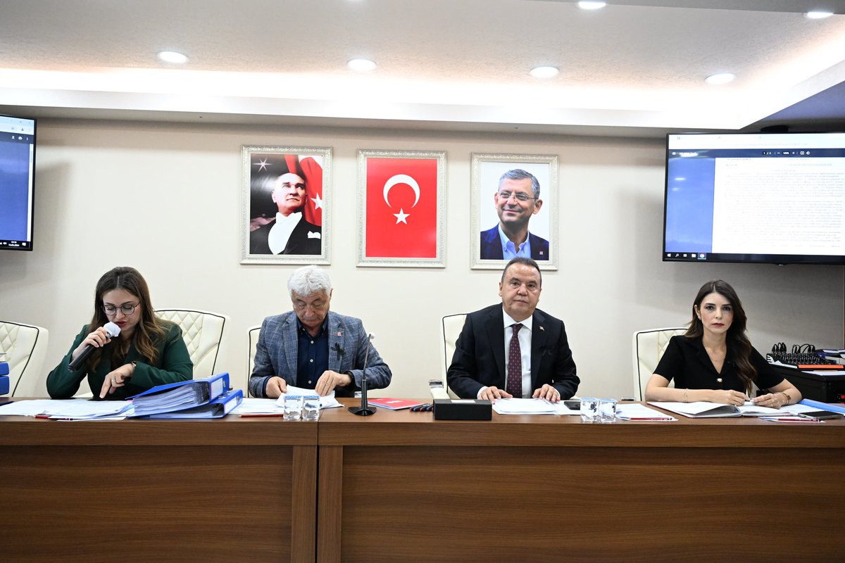 Antalya Büyükşehir Belediyesi Mayıs Ayı Olağan Meclis Toplantısı öncesi CHP İl Başkanımız Nail Kamacı ile grup toplantımızı gerçekleştirdik. Alacağımız kararların Antalya’mız ve halkımız adına hayırlı olmasını diliyorum.