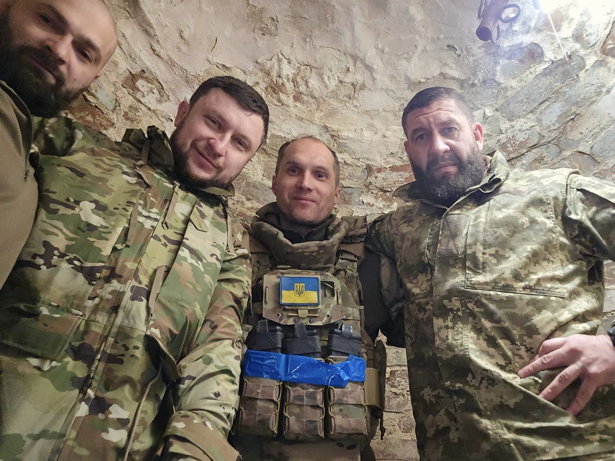 🗞️ Yuriy Butusov reports from Vovchansk: the enemy has significant advantage in numbers, and entered the outskirts and the meat processing plant. The city itself is under Ukrainian control, 57th Motorized Brigade holds the line here. #RussiaUkraineWar