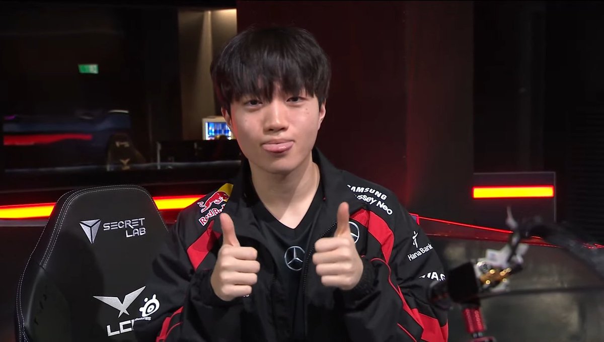 gumageom's tweet photo. imo keria's love language is food. he texted zeus abt what to eat tmr, buy meals for others: he once bought guma's fav fruit🍓 when he doesn't even eat🍓 that much, always curious abt what guma is eating, bring his hometown food to dorm, &amp; random food pic on group chat. so cute❤ https://t.co/VcEc9mJpMv