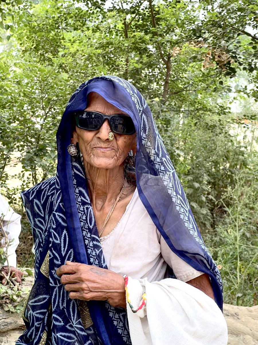 bushrakhanum86's tweet photo. An uber cool dadi , a family matriarch out to attend the rally of Rahul Gandhi and Priyanka Gandhi in #Raebareli . With her badass attitude she immediately caught my eye. The shutterbug in me couldn’t help but take a snapshot!!! #ReportingDiaries #Elections #IndianVoters https://t.co/P9okXwjK5w