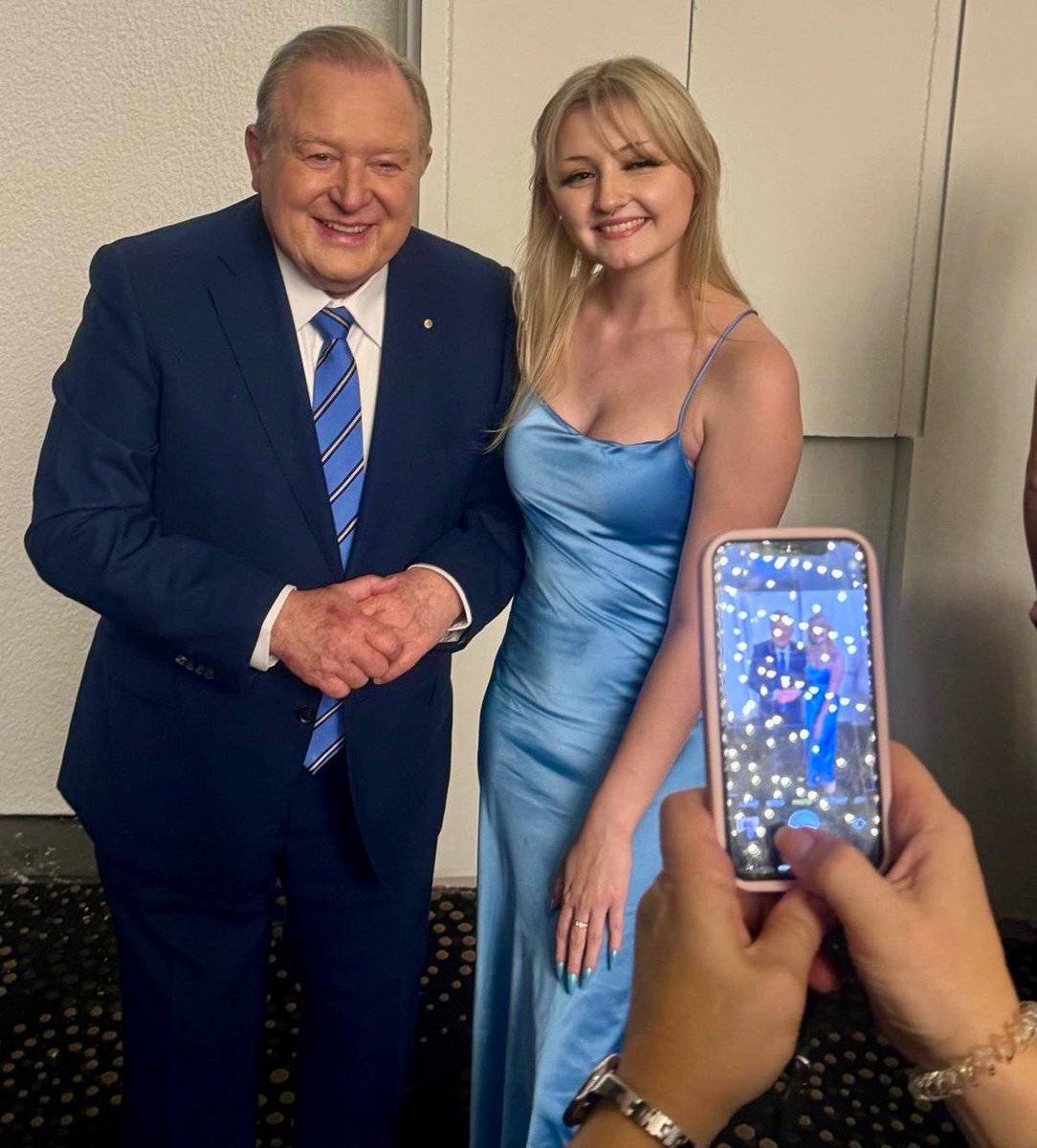 phitchener9's tweet image. Always good to meet the debutantes, their escorts, families and friends at a Debutante Ball… did you make your debut? When and where? An experience you’ll never forget? #bestevents #mostfun #positive #events #debutanteballs