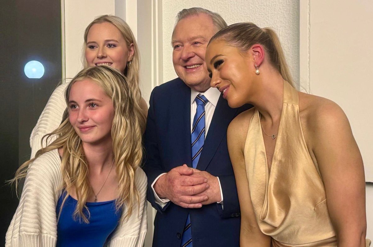 phitchener9's tweet image. Always good to meet the debutantes, their escorts, families and friends at a Debutante Ball… did you make your debut? When and where? An experience you’ll never forget? #bestevents #mostfun #positive #events #debutanteballs