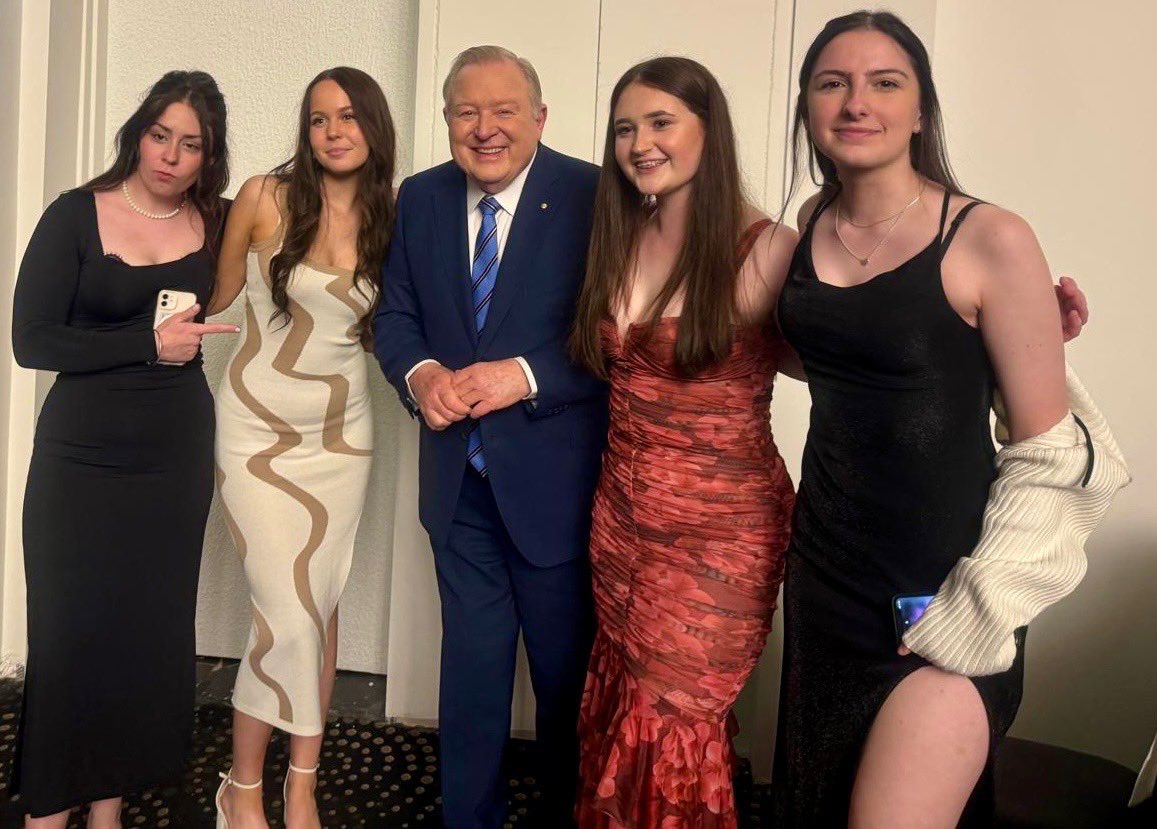phitchener9's tweet image. Always good to meet the debutantes, their escorts, families and friends at a Debutante Ball… did you make your debut? When and where? An experience you’ll never forget? #bestevents #mostfun #positive #events #debutanteballs