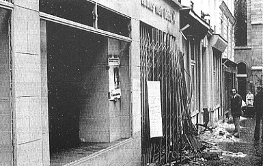 El atentado a la librería de Ruedo Ibérico En la madrugada del 14 de octubre de 1975 una bomba destroza el local de la librería y editorial Ruedo Ibérico en la Rue de Latrán, en París. El ataque es reivindicado por el grupo paramilitar A.T.E, Antiterrorismo ETA, una de las…