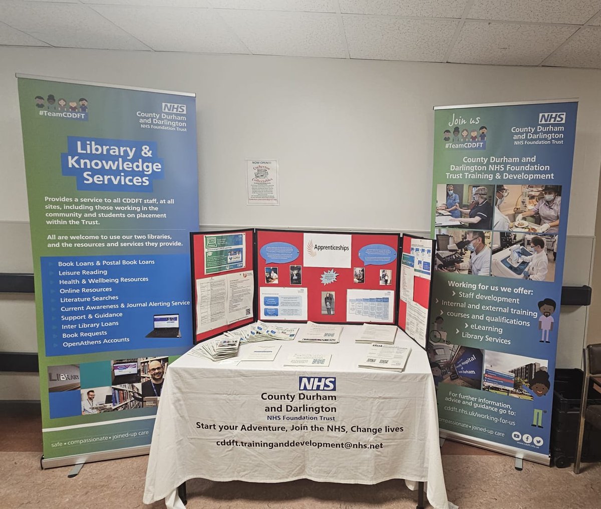 CDDFTLearning's tweet image. Day 1 of our #LearnAtWorkWeek roadshow continues outside Hollies at DMH 12-2pm. Avril &amp;amp; Claire are on hand to answer your questions and explain how Training &amp;amp; Development and Libray services can help your personal development journey. @CDDFTNHS @CDDFTLibrary