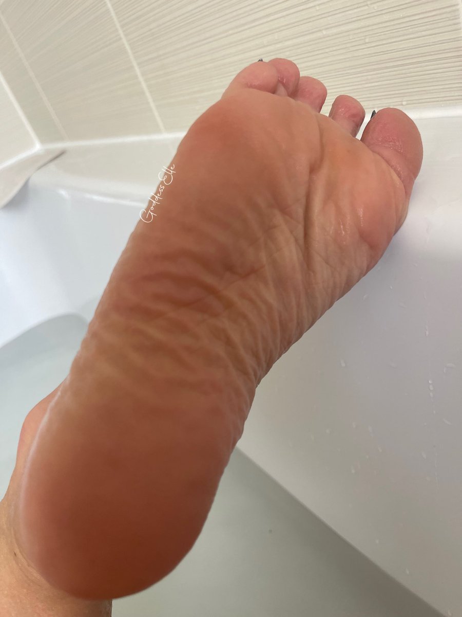 Hot Bath Sole 👀😅 @rt_feet @FootParadiseRT
