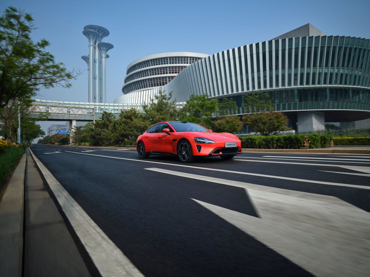 #XiaomiSU7 cruising through Olympic Forest Park - a showcase of a seamlessly designed blend of performance and comfortable everyday driving.