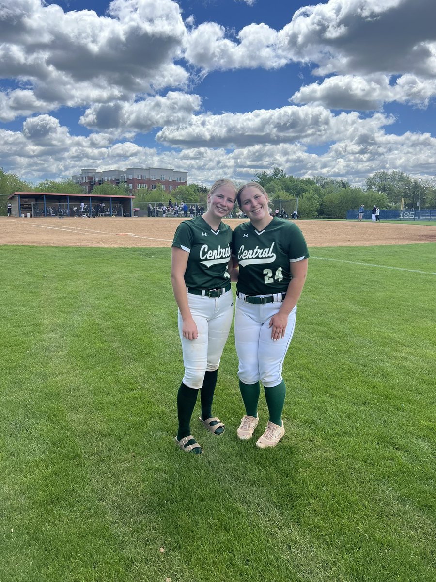 KateDavies2026's tweet image. We pulled out a great 1-0 win against Buffalo Grove Saturday.  I went 2-2, but my favorite part was calling pitches and framing for @TrinityBreault in her shutout. Great job Trin! @GCHS_Softball @wilightning08