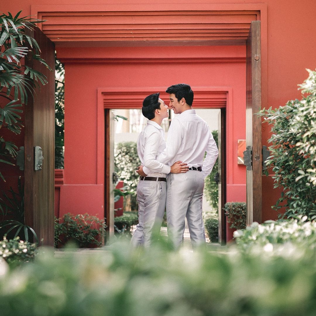 gothaibefree's tweet image. Thinking of tying the knot in the Land of Smiles? ❤️

Say 'I do’ beside the glistening Gulf of Thailand with Hyatt Regency Hua Hin and THE BARAI’s tailored LGBTQ+ wedding package.

For more information, please visit: bit.ly/3s5dl0y

#GoThaiBeFree #GayWedding @HyattHuaHin