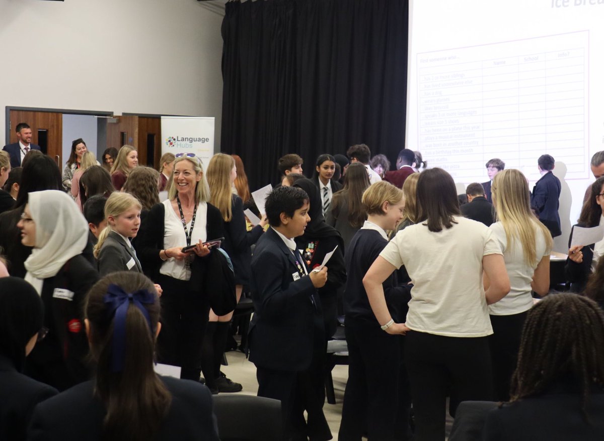 🗣 | Etherow Language Hub hosts “Home, Heritage and Community Language” poetry celebration The Etherow Language Hub brought partner schools together last week at @CheadleHulmeHS, as they hosted an event to celebrate Home, Heritage and Community Languages through poetry.