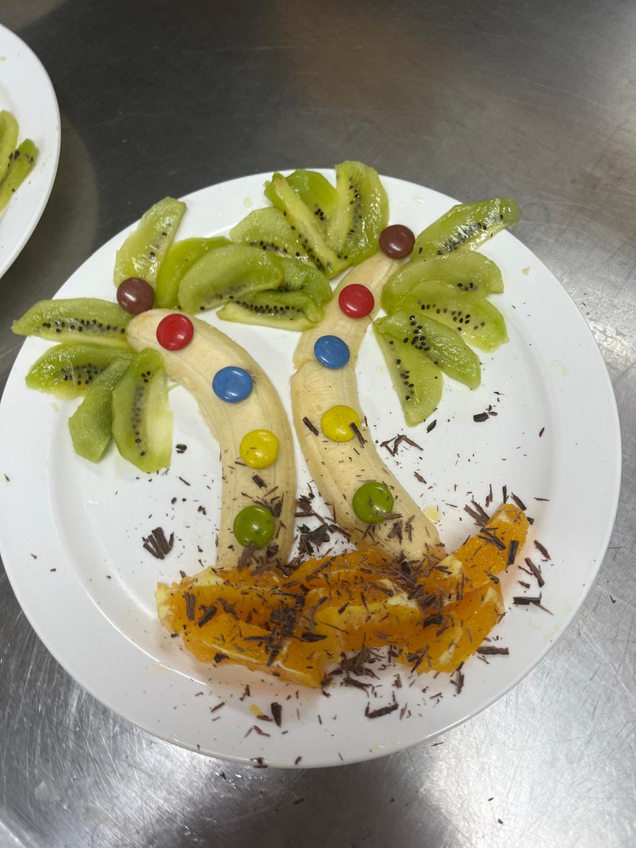 AreaSaludMerida's tweet image. 📢 Hoy, 13 de Mayo, es el día del niño hospitalizado.

➡ Desde la cocina del Hospital de Mérida, han salido estos platos tan originales para hacer mas amena la estancia de los mas pequeños.

👉 Gracias a la colaboración de la alumna de practica de @eshaex

@saludEXT