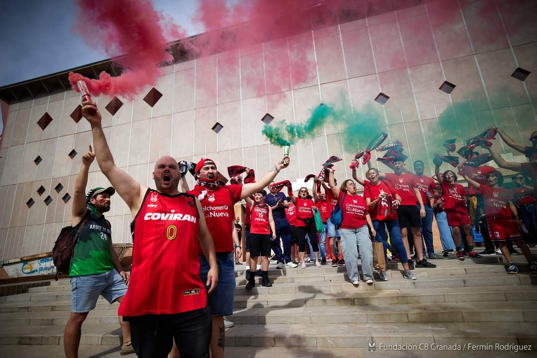 FrenteNazari's tweet photo. Cerramos la temporada, con el objetivo conseguido, y con la eterna sensación de que lo hemos dado todo en la grada por nuestro @FundacionCBG... una vez más.

GRANADA TIENE BALONCESTO
(Nos encargaremos de custodiarlo)

Toca descansar, y disfrutar. https://t.co/uegUcqQNOA