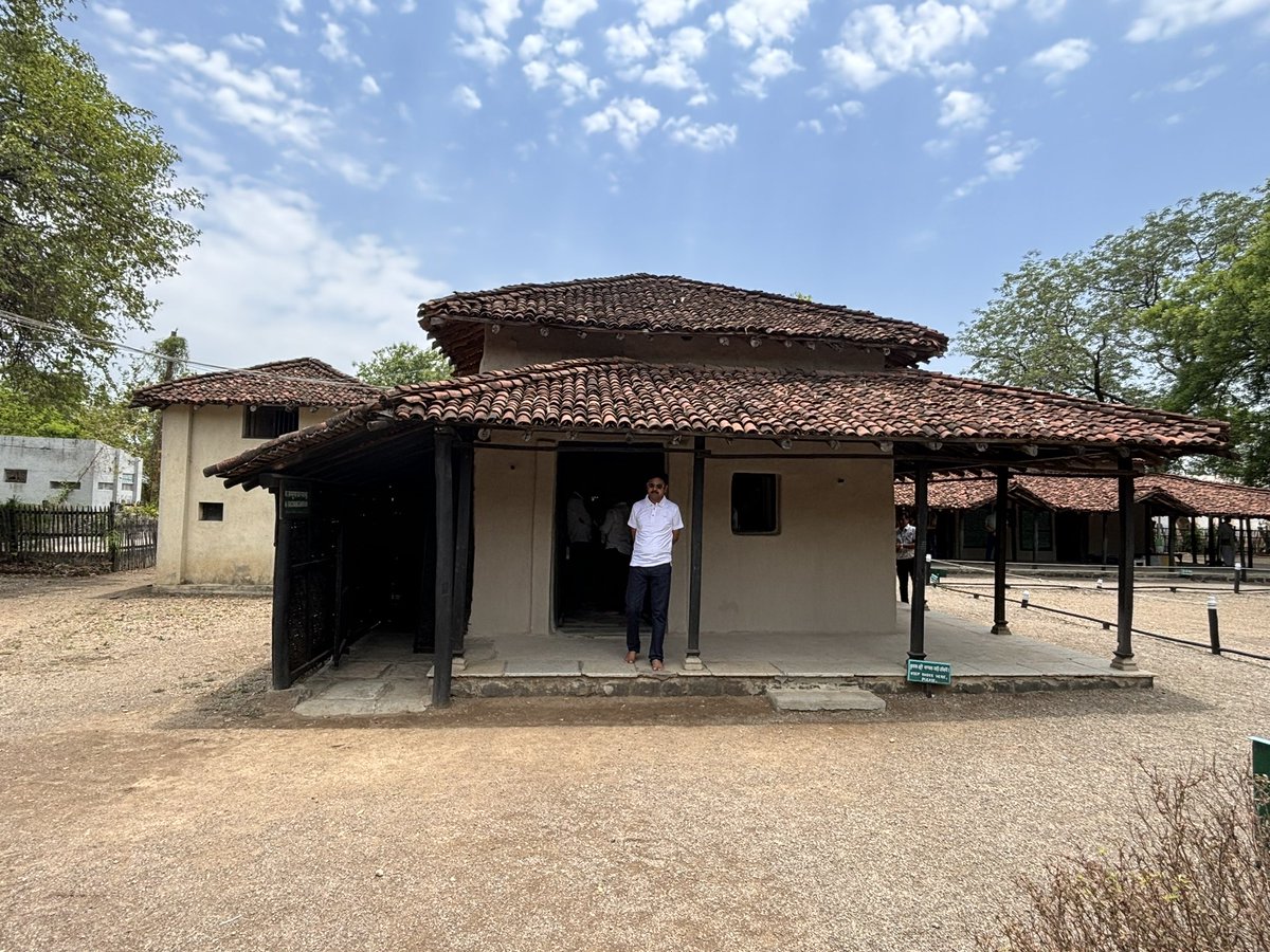 Today, I visited Gandhi Ashram at Sewagram, Wardha. it is such an inspiring place. How simple Gandhi live his life and led the freedom movement from here. #Gandhi
