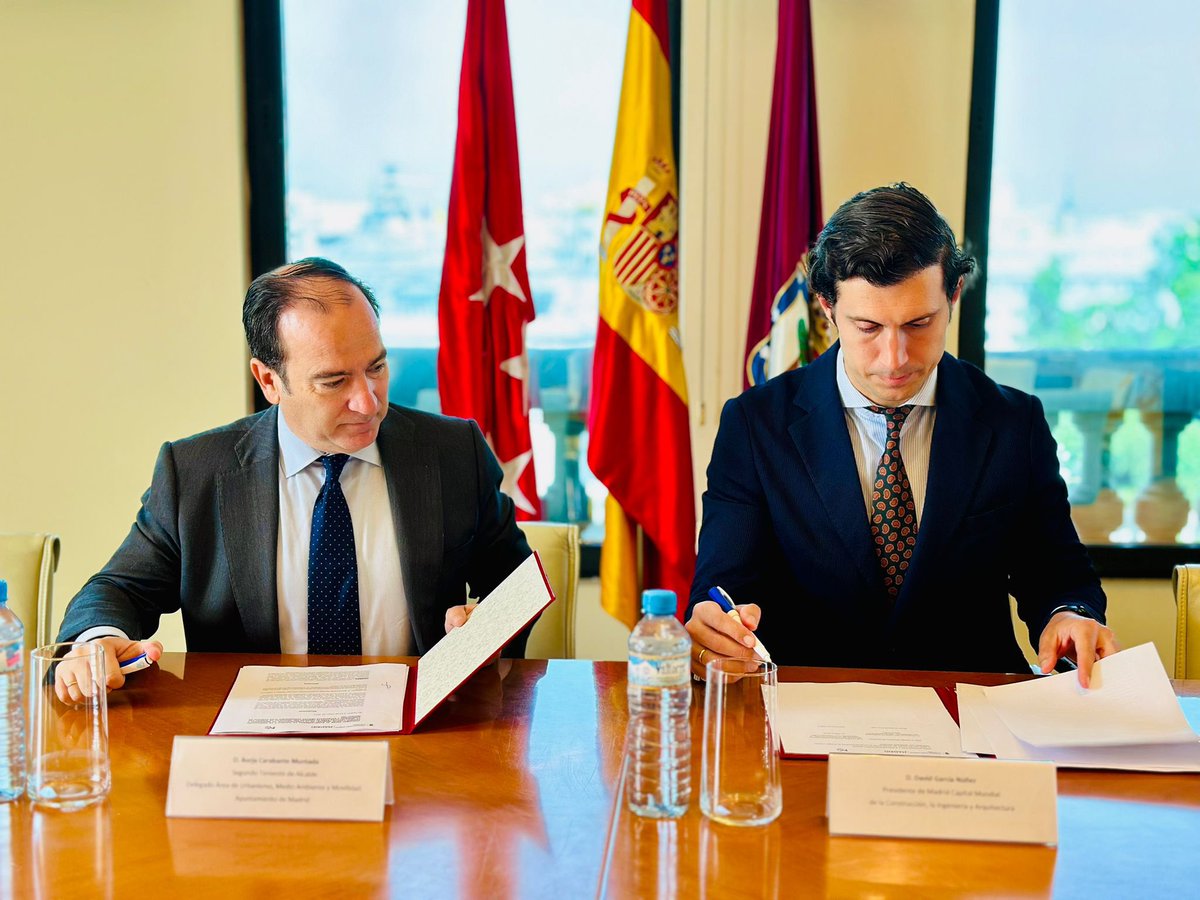bcarabante's tweet photo. Vamos a actualizar el documento más importante que tiene cualquier ayuntamiento: un nuevo PG de Ordenación Urbana.

Será construido entre todos y para todos. Por eso necesitamos contar con toda la sociedad civil.

Hoy hemos rubricado un nuevo convenio de colaboración con #MWCC https://t.co/3uVn3VmWLJ