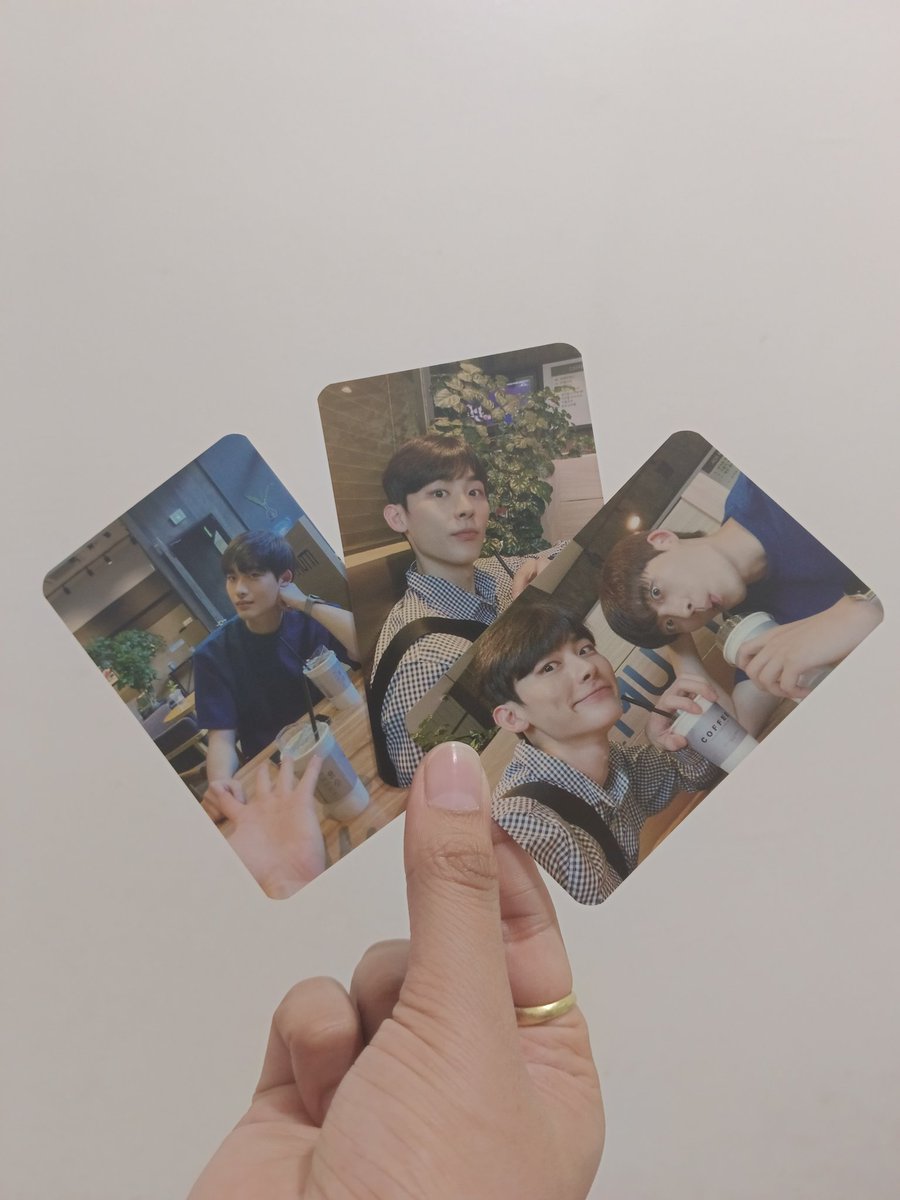Hoyaanae's tweet image. the pc's are cute lol i never bothered looking up the inclusions when i ordered it online so i was a little surprised when i found them in between the pages. cute.

(sabi ko end of the week pa ko magpopost kaso naexcite ako magscan ng pages 😂 thanks again @shopdreamlaunch 🫶)