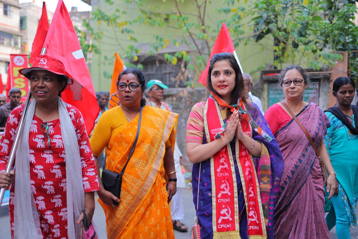 The supreme art of war is to subdue the enemy without fighting” - Sun Tzu.

Pics from yesterday's canvassing.

#SairaShahHalim4KolkataSouth #Vote4Left: #Vote4INDIA