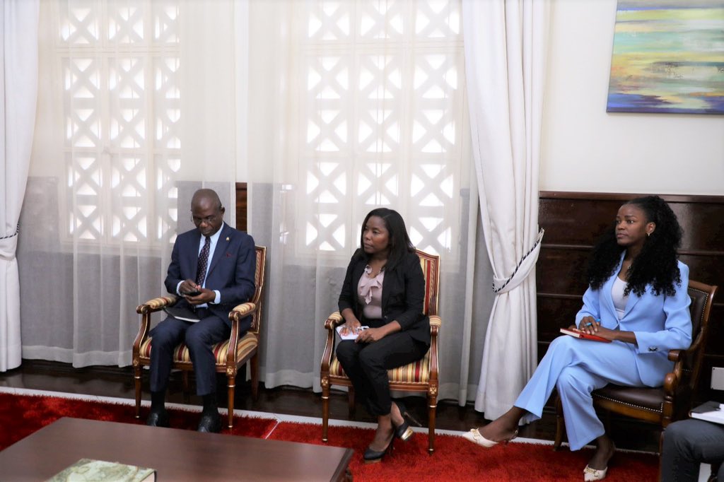 Minister Téte António received today, 13/05, in Luanda, a delegation from the Higher Institute of International Relations of the Republic of Cuba, made up of Messrs Leonel Carabello Maqueira, and Eumelio Caballero Rodríguez.