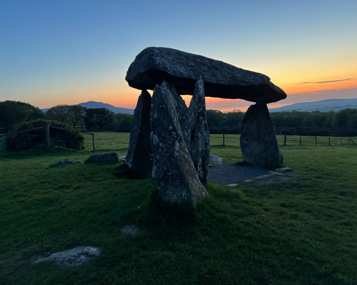 What a stunning pre-aurora twilight there was on Friday at #PentreIfan, our local #neolithic #burialchamber 🧡

@ItsYourWales @StormHour @thephotohour @visitpembs