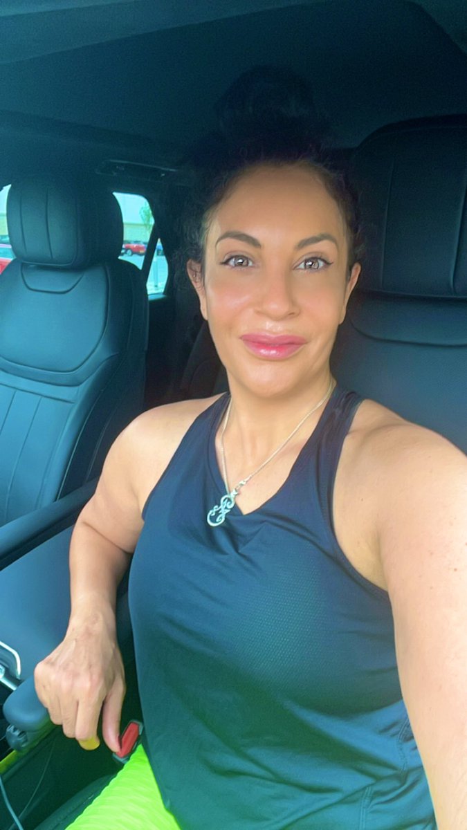 samina_monaghan's tweet photo. OMG….Sweating 🥵 only me would go to #BodyCombat on a hot clammy day 👊🏼💪🏼🤣🤣🤣💫
#Mondaymotivation #halfdead 🥵👊🏼💪🏼🤣 https://t.co/6bJqJvus4D