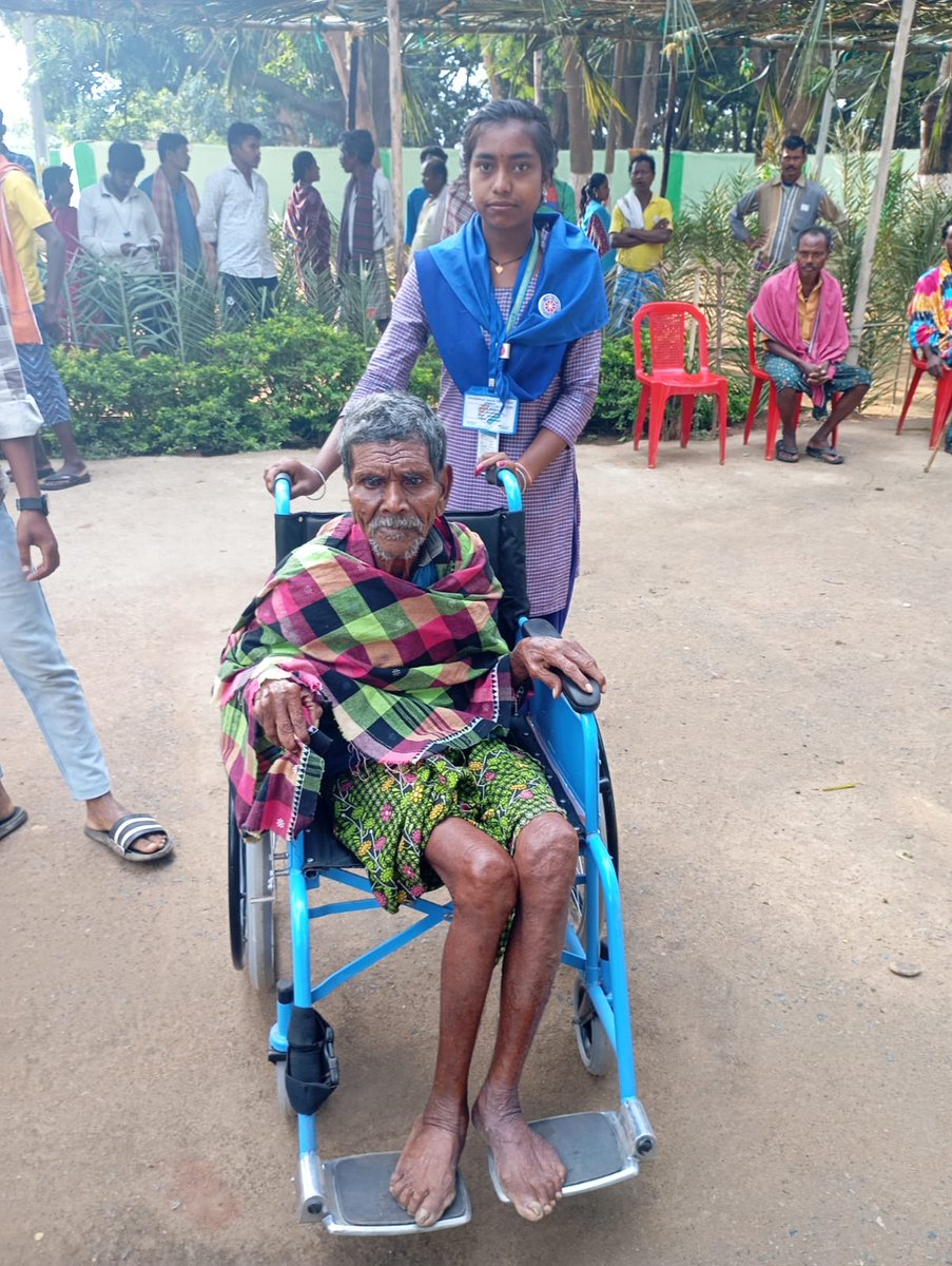 NSs Volunteers of Raj Chaunria HSS, Kodinga, Odisha under NSS Bureau, CHSE are helping the Senior Citizens and Divyanga Person to reach the polling booth. #MeraYuvaBharat #NssIndia #MeraPehlaVoteDeshKeLiye #ChunavKaParv #DeshKaGarv #Vote4Sure #VoterAwareness