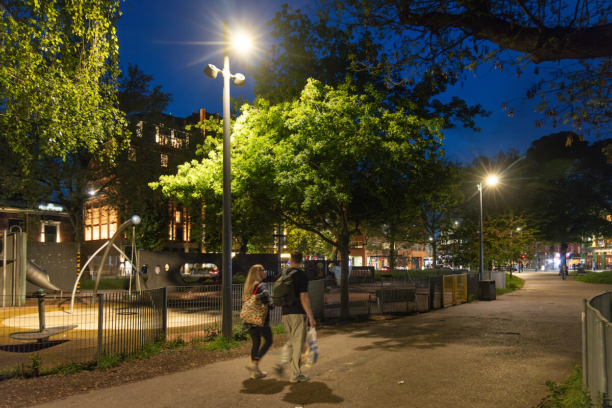 We've installed more than 20 new lights in Shepherds Bush Green to make it safer at night. We've also upgraded the CCTV camera on the Green. Read more: lbhf.gov.uk/news/2024/05/n…
