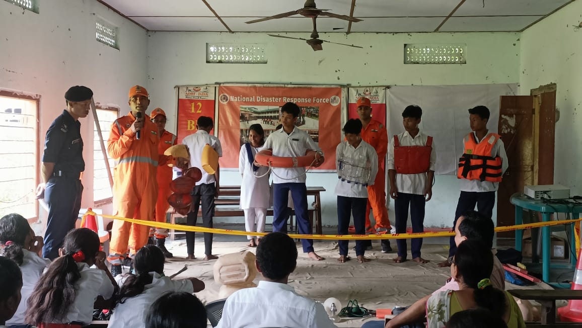 #Knowledge #Awareness and #Preparedness #12NDRF conducted #SchoolSafety programme at Bugilijan H.S. School, Bugilijan #Lakhimpur #Assam more than 226 students & teachers were benefitted with do’s and don’t during disaster. @NDRFHQ @ndmaindia @CMOfficeAssam @himantabiswa