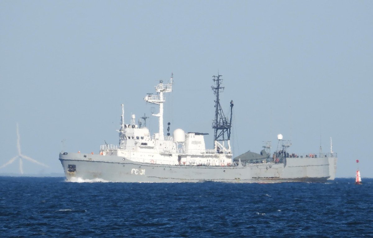 WarshipCam's tweet photo. Russian Navy Project 07452 intelligence vessel Chusovoy (Gs-31) southbound under the Storebaelt Bridge in Denmark - May 13, 2024 #Chusovoy #gs31
SRC: FB- Under Broen https://t.co/MXmSu5IGOu