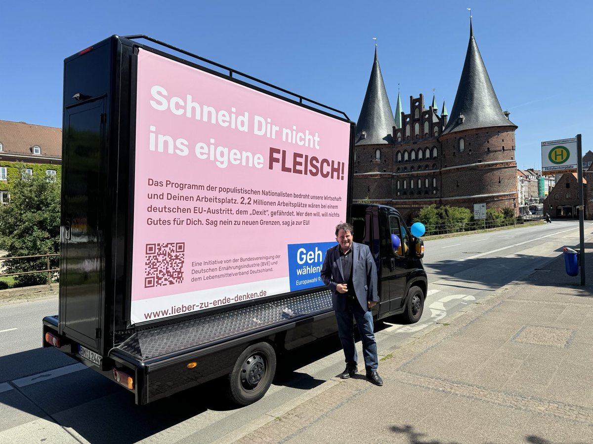 Heute startet unsere Kampagne #LieberZuEndeDenken mit mobilen Plakaten mit unseren Pro-Europa-Anzeigenmotiven in #Lübeck. Nächste Stationen sind Berlin und Magdeburg. lieber-zu-ende-denken.de