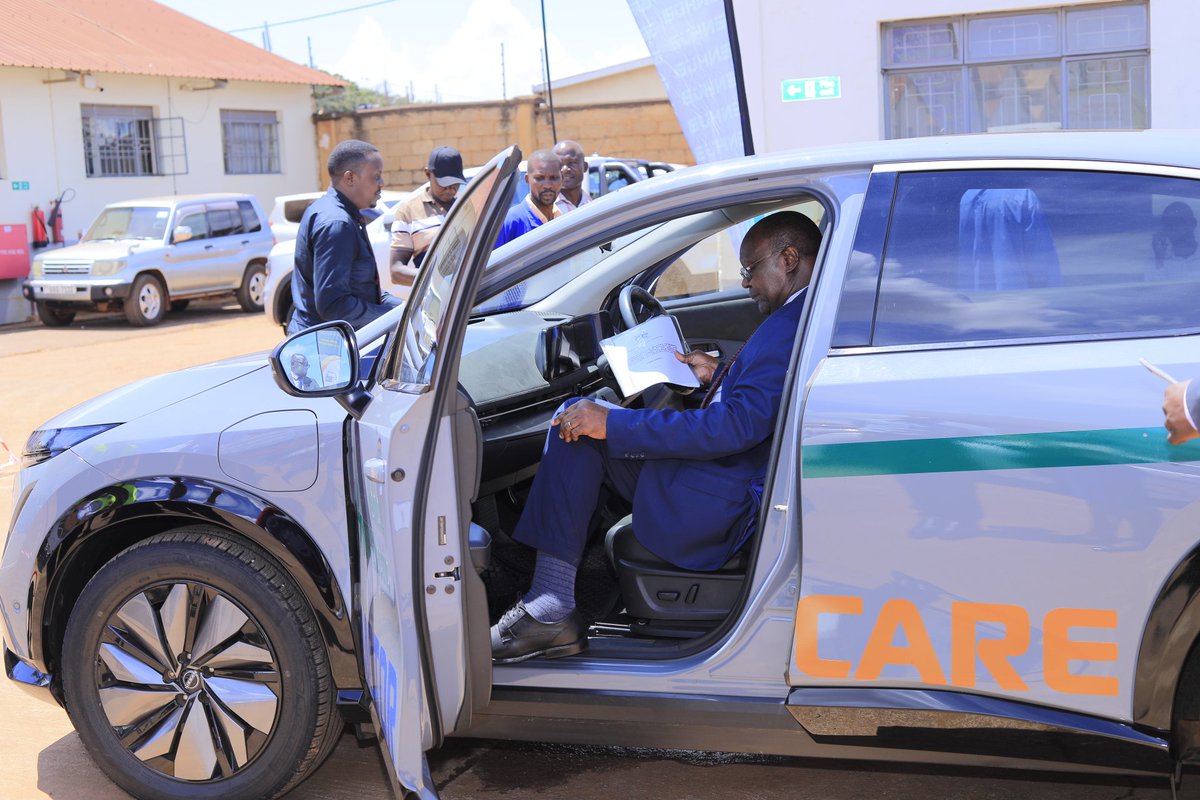 This afternoon I inspected 100% Electric Vehicles following a proposal that @GovUganda migrates to E-mobility using climate friendly vehicles that will see to limited gas emissions in our ecosystem resulting in a more resilient and prosperous future for all. @MoWT_Uganda